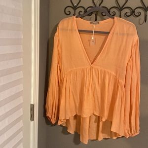 NWT Zara v-neck, flowy, hi lo, baby doll top in a coral peach